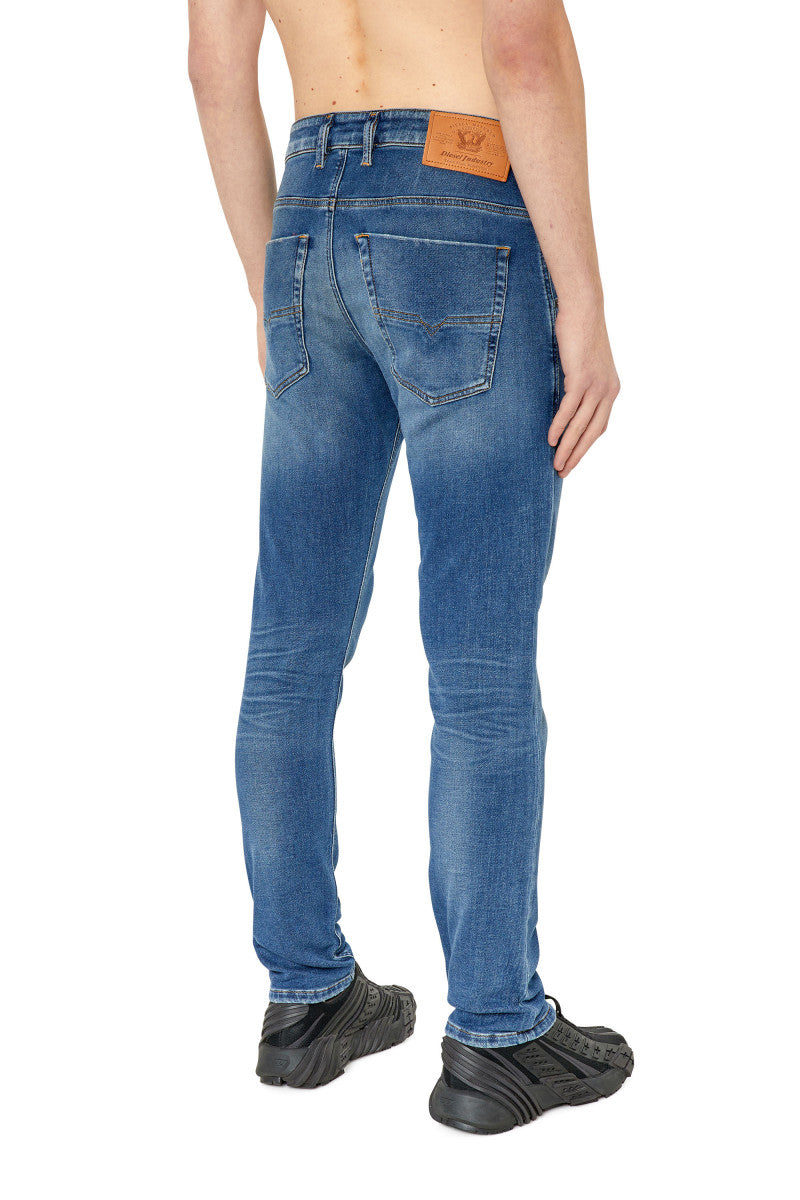 DIÉSEL Joggjeans 2030 D-Krooley Cónicos.