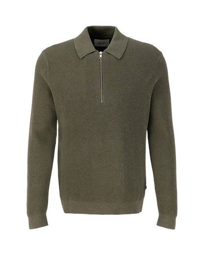 NL 07
Polo acanalado con media cremallera Color Verde Alcaparra