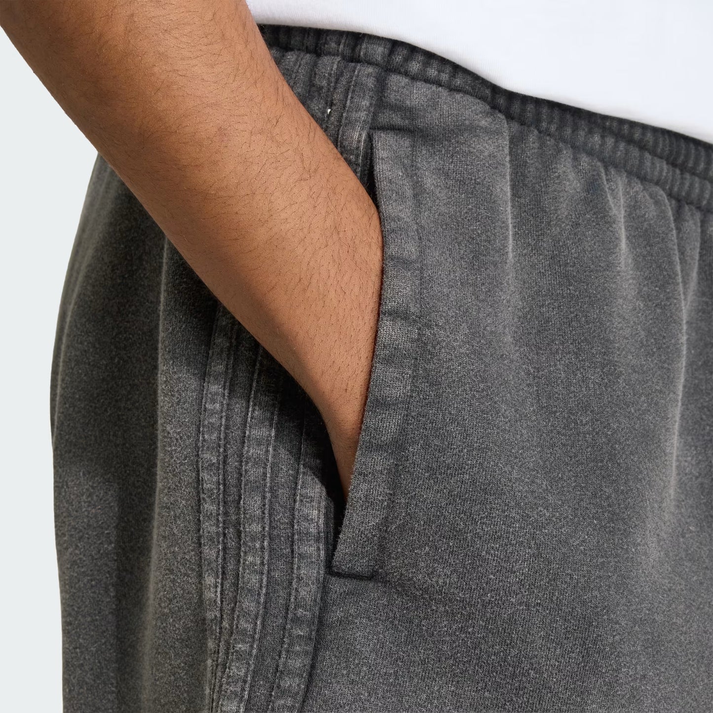 Trefoil Essentials Washed 7-inch Fleece Short - Black